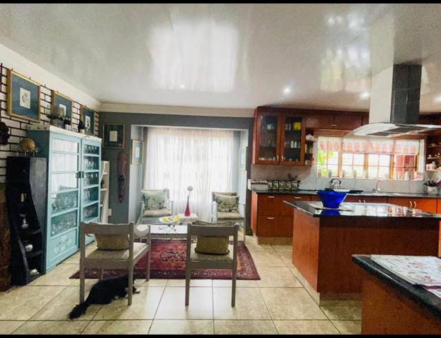 5 BEDROOM HOUSE FOR SALE IN SELCOURT